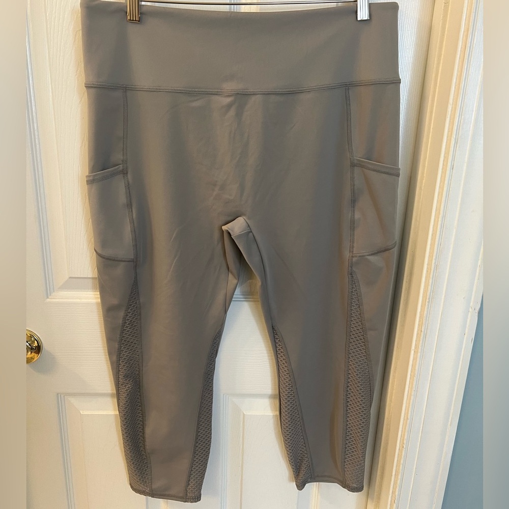 Zuda Petite Z-Stretch Capri LeggingsPockets XLP